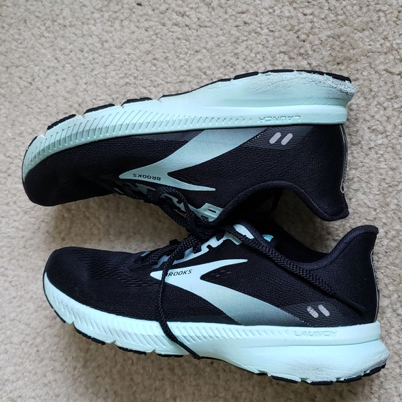 Brooks shoes - Picture 6 of 11